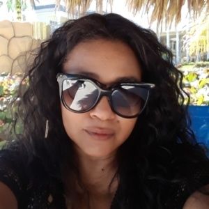 Meet your Posher, Rozeal